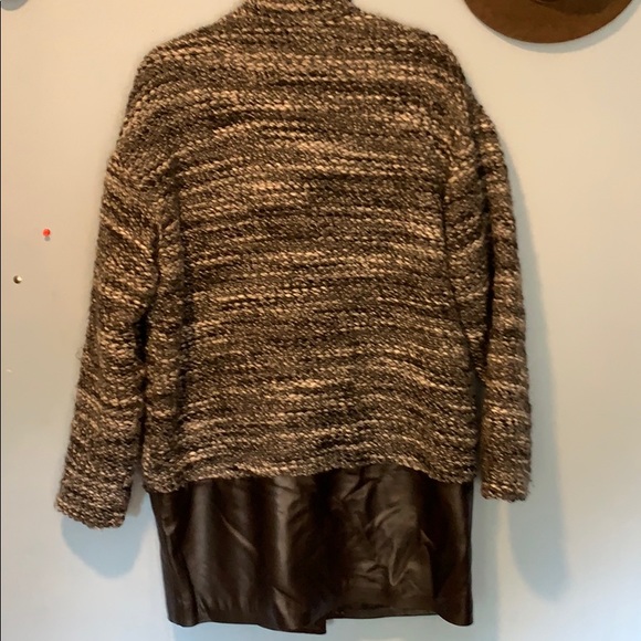 Danier winter cocoon coat sz M with leather trim - Picture 9 of 12